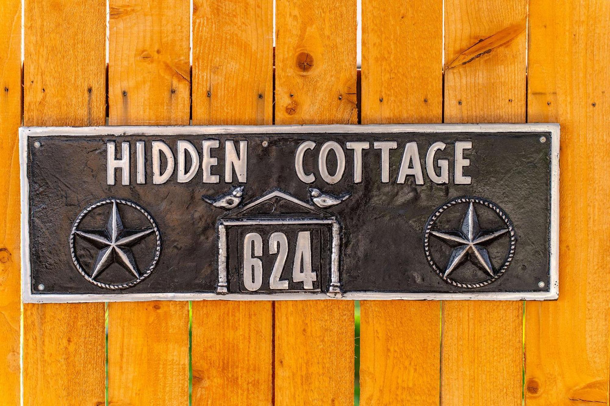 Hidden Cottage Mins To Main St And Sleeps 4 Fredericksburg Exterior photo